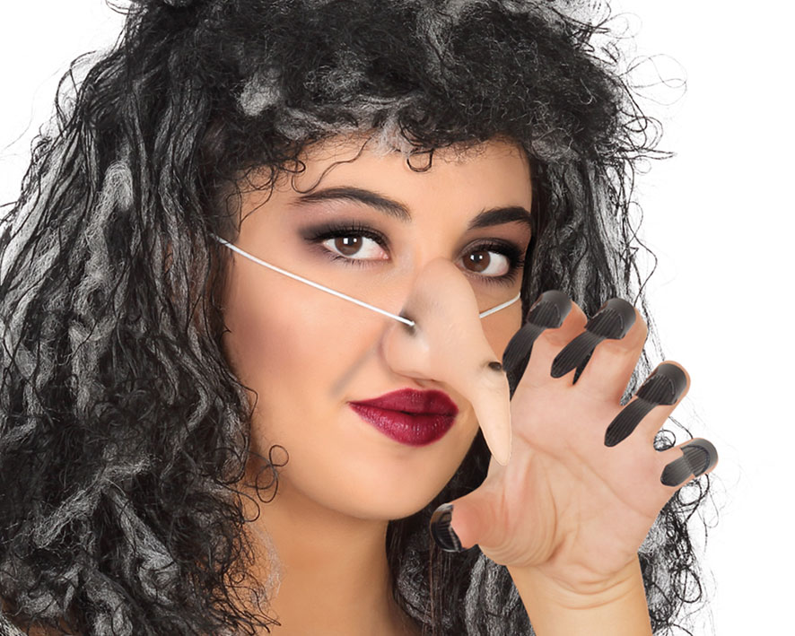 HEKSEN NEUS  MET NAGELS